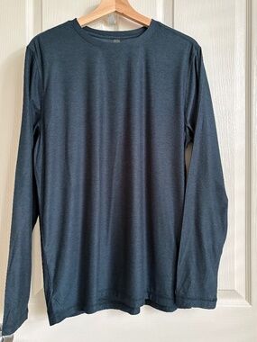 Vuori Strato Tech Tee Mens Med Crew Neck Long Sleeve Shirt Navy Heather Size L